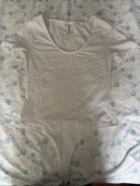 Abound White Scoop Neck Short Sleeve Bodysuit